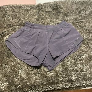 Lululemon Hotty Hot Shorts 2.5”